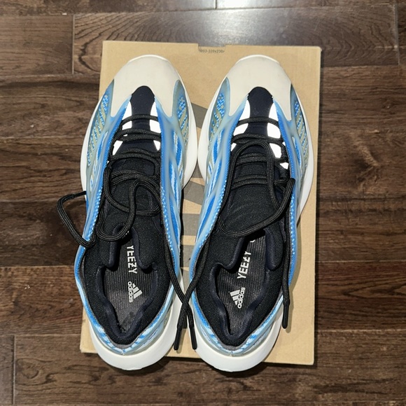 Adidas Yeezy 700 V3 ARZARETH colorway Mens Size 11 - Picture 4 of 5